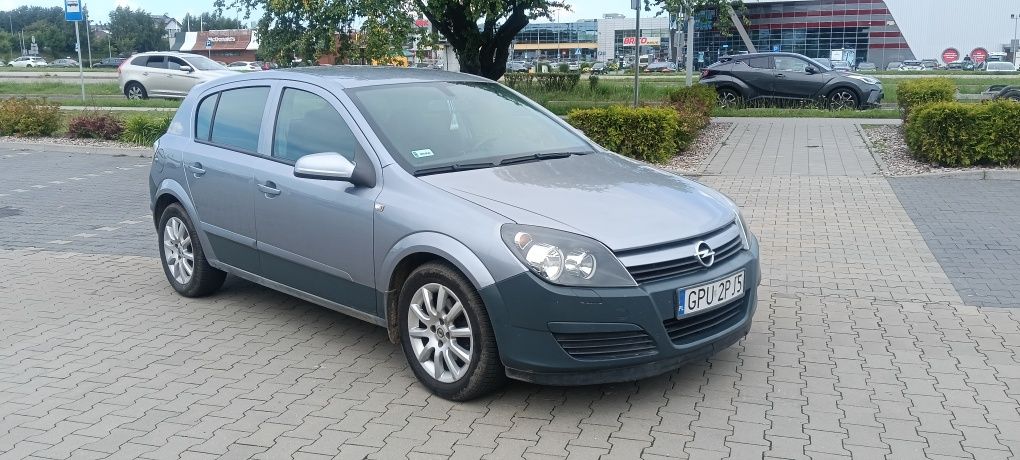 Sprzedam opla astrę h 2005r 1.6 PB 255000km