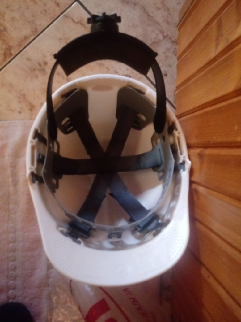 Kask- chełm ochronny JSP