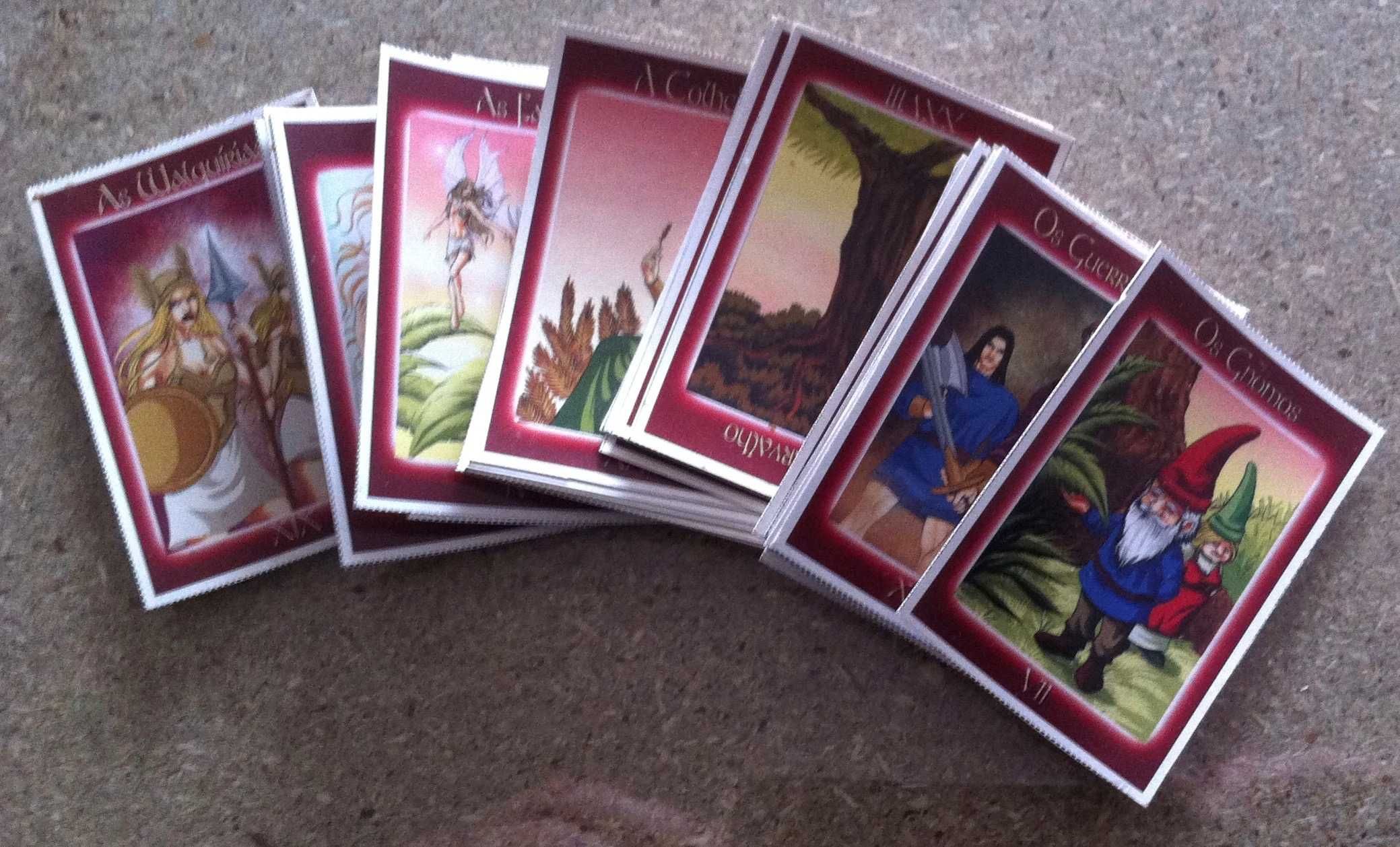 varios baralhos de cartas tarot