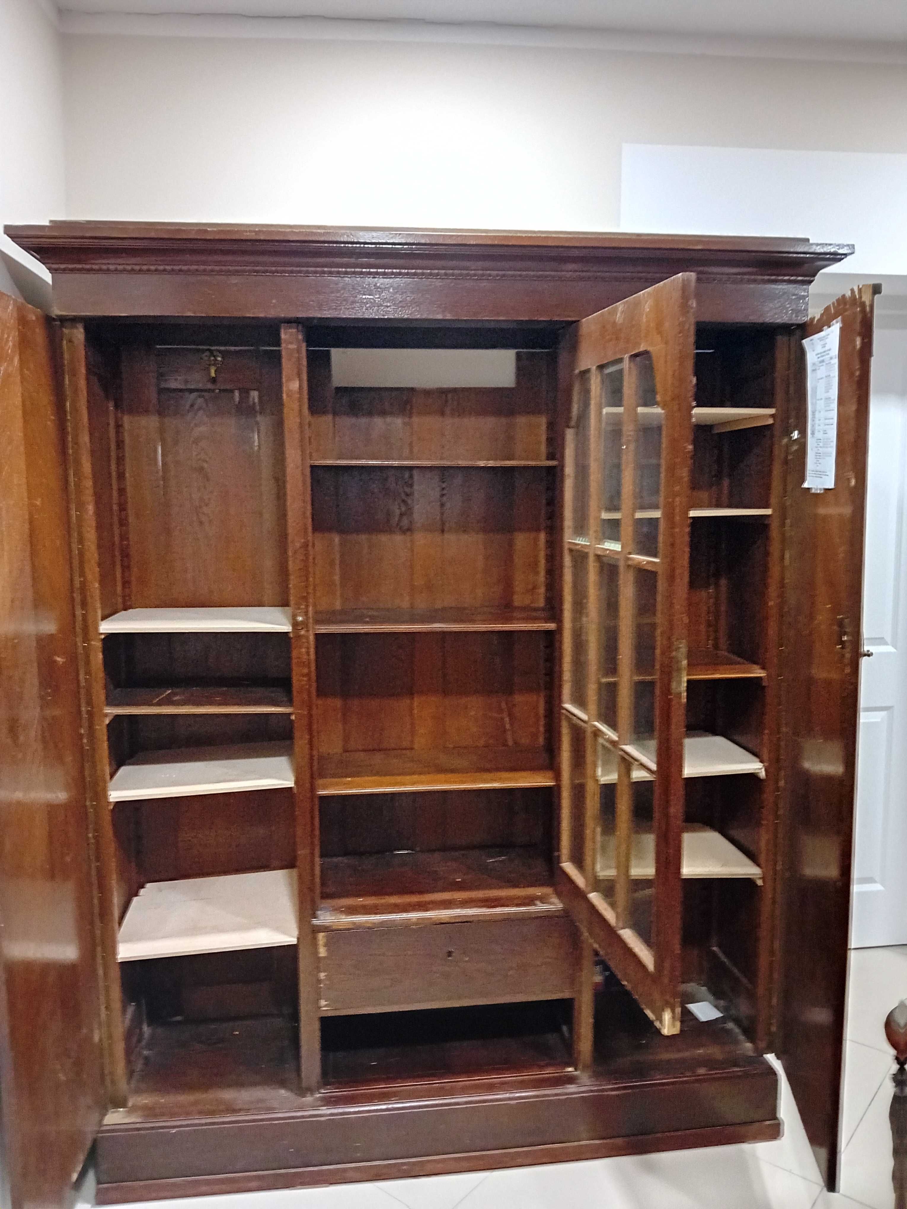 Biblioteka witryna antyczna orzechowa