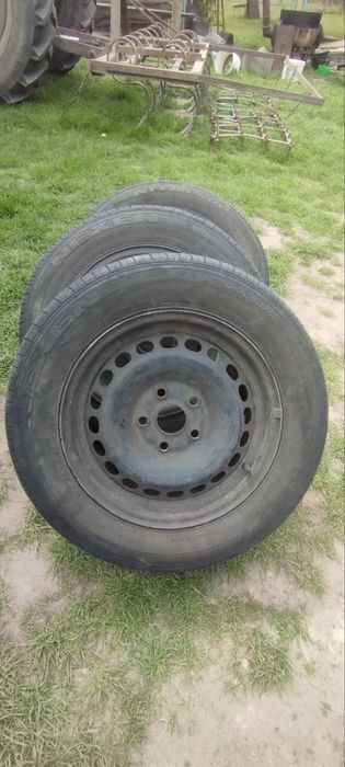 Продам літню резіну r15