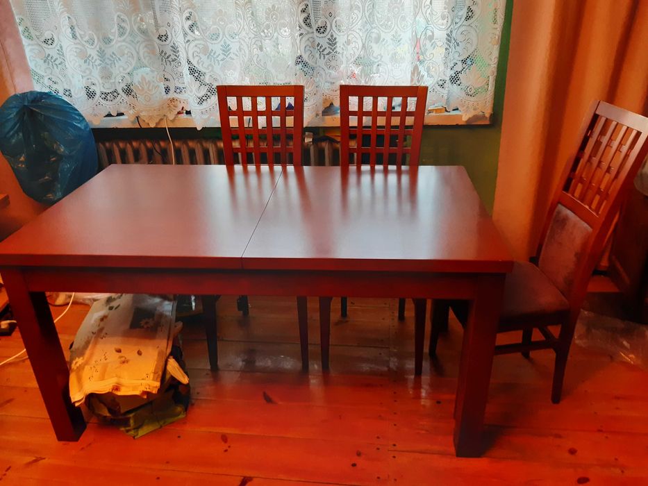 komplet stół rozkładany i 6 krzeseł w dobrym stanie