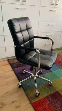 Wygodne skórzane krzeslo biurowe (idealne dla dzieci)