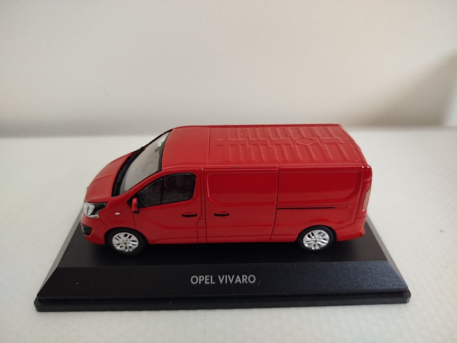 Miniatura Opel Vivaro 1/43 Nova