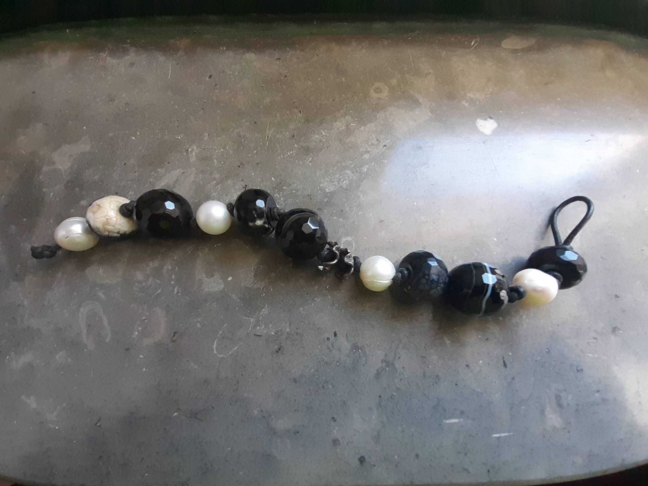 Pulseira pérolas, prata, pedras semipreciosas e couro, Nova