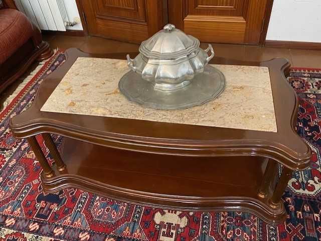 Vendo Sofás de Sala e Mesa de Centro