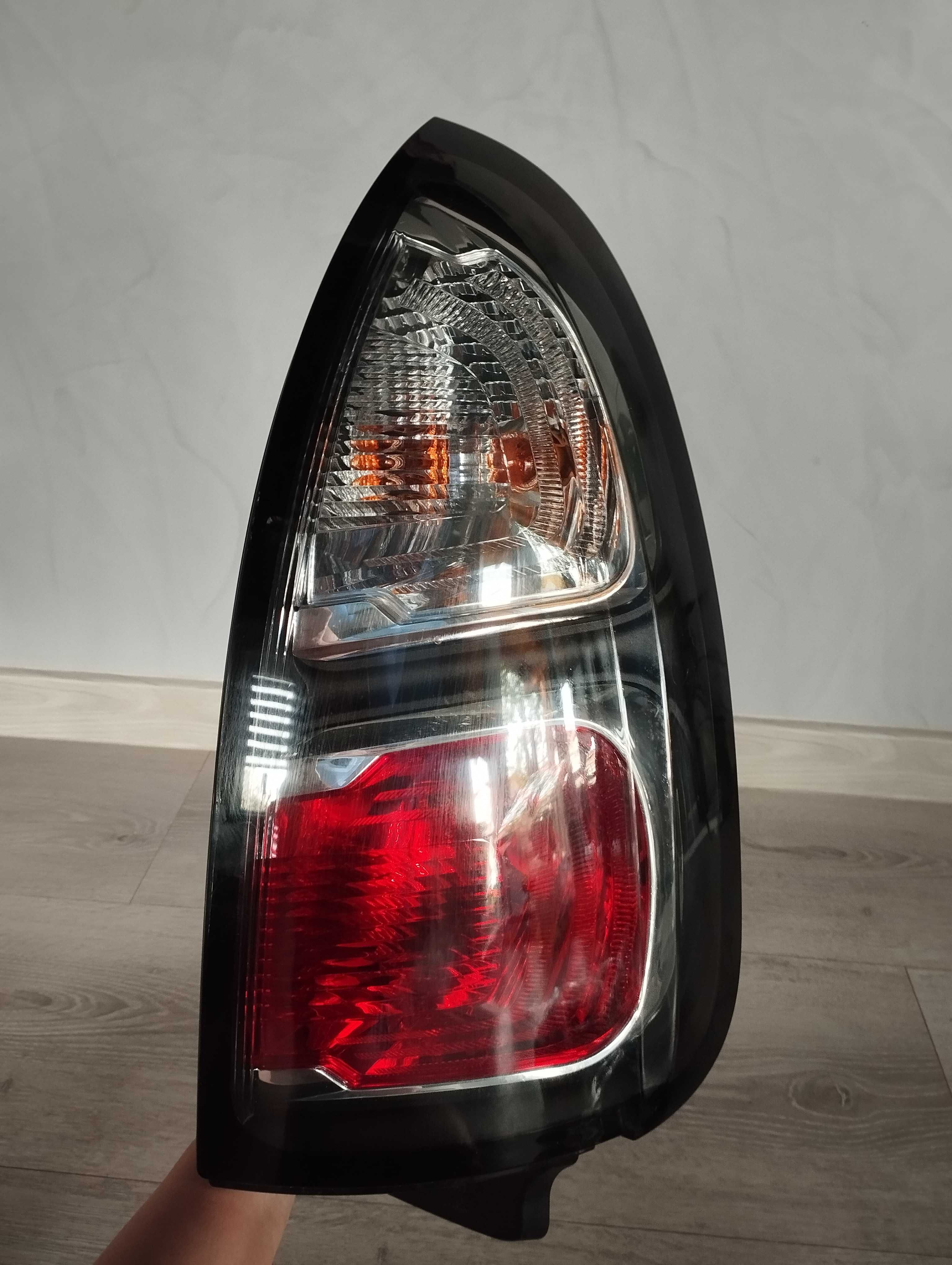 Lampa Citroen c3 picasso prawa tylna prawy tyl ]