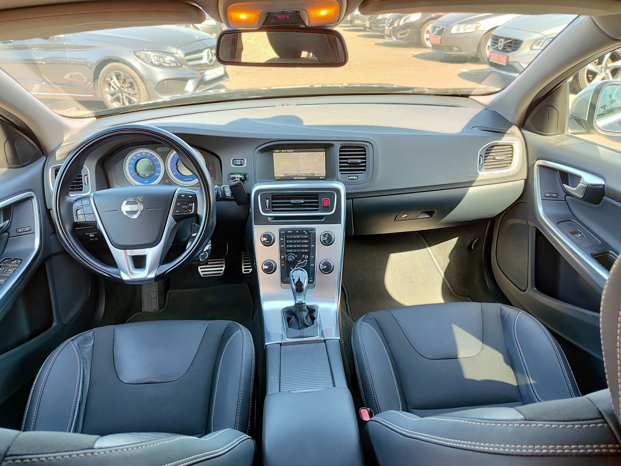 R-DESIGN Volvo V60 2,4 D5 AWD автомат 2013 ІДЕАЛ