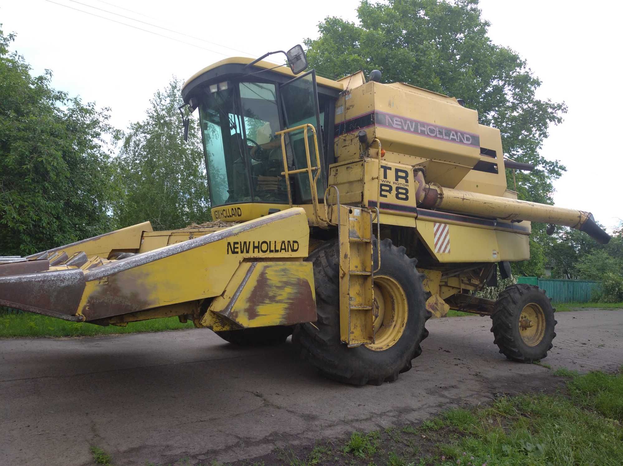 Продам комбайн New Holland TR 88 на ходу в робочому стані