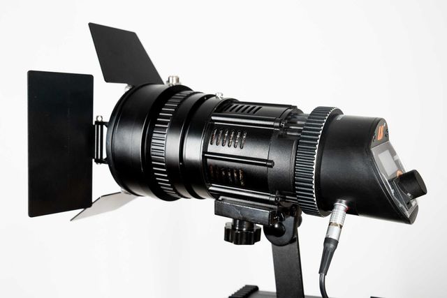 Lampa filmowa Lishuai J-500 V2 - fresnel, dedo light, video, światło