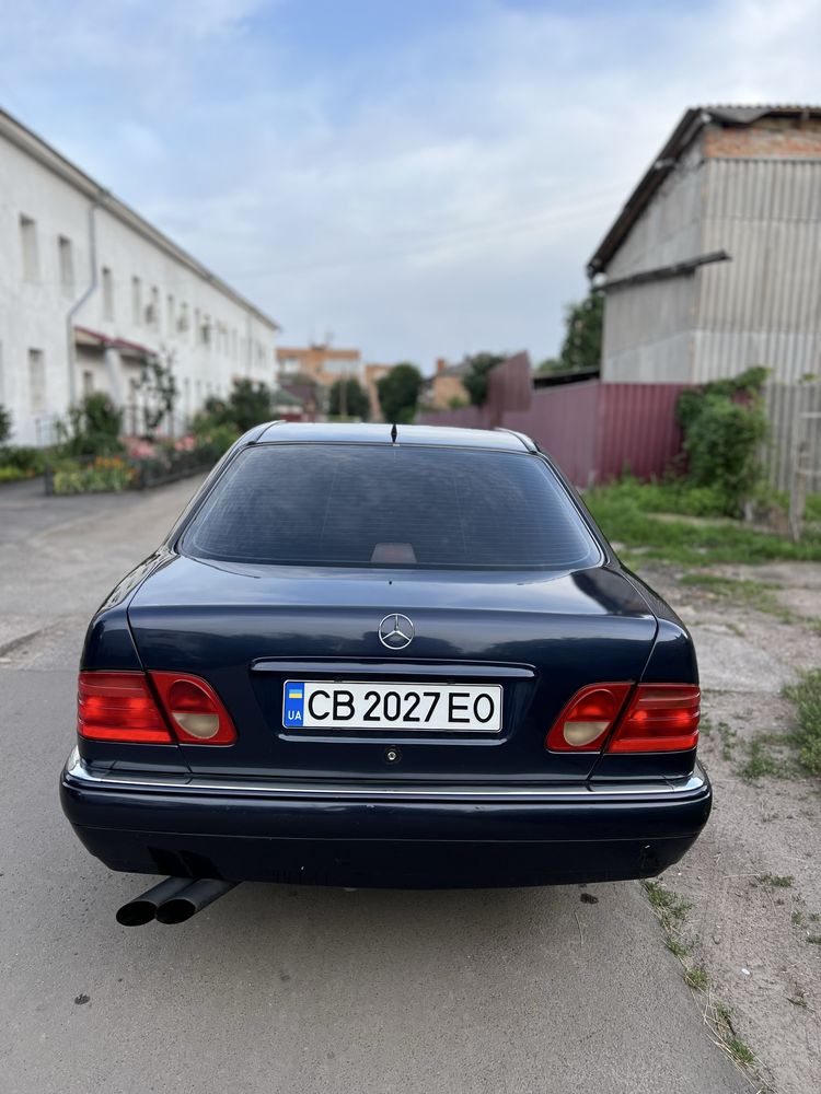 Продам мерсіка w210