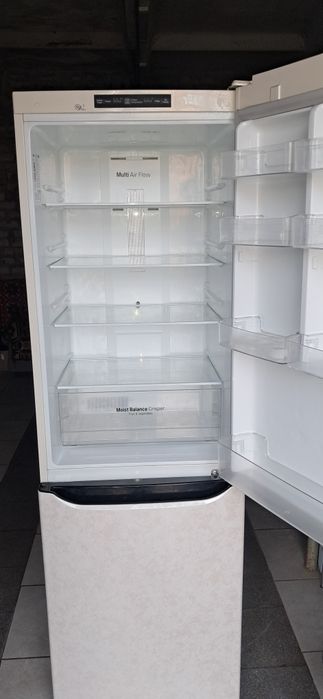 Холодильник LG, 2020 no frost, срочно