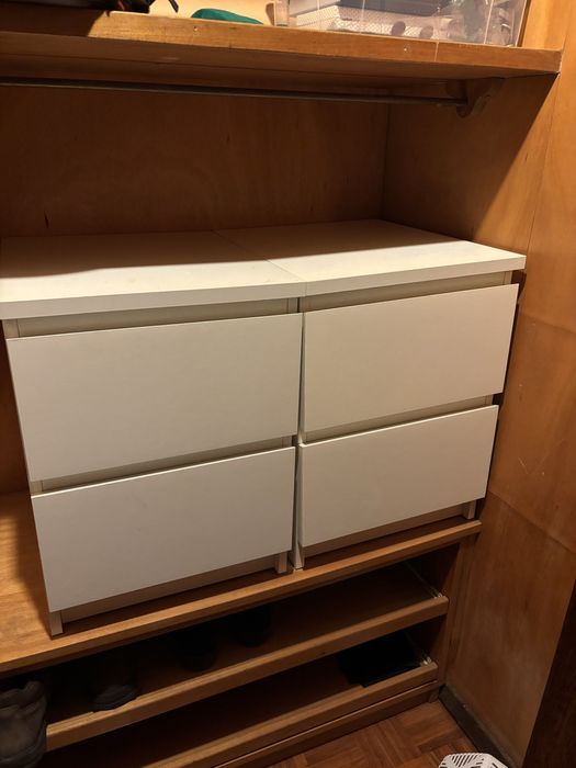 Par de mesas de cabeceira MALM do IKEA