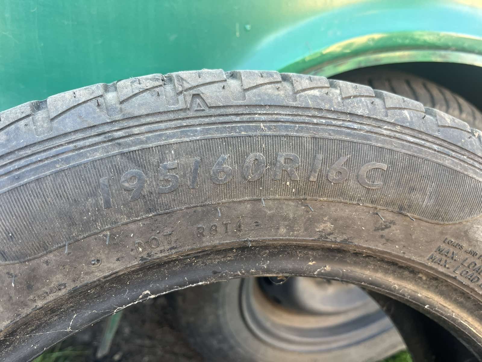 Шина 195/60 R16 C Dunlop 6 мм.