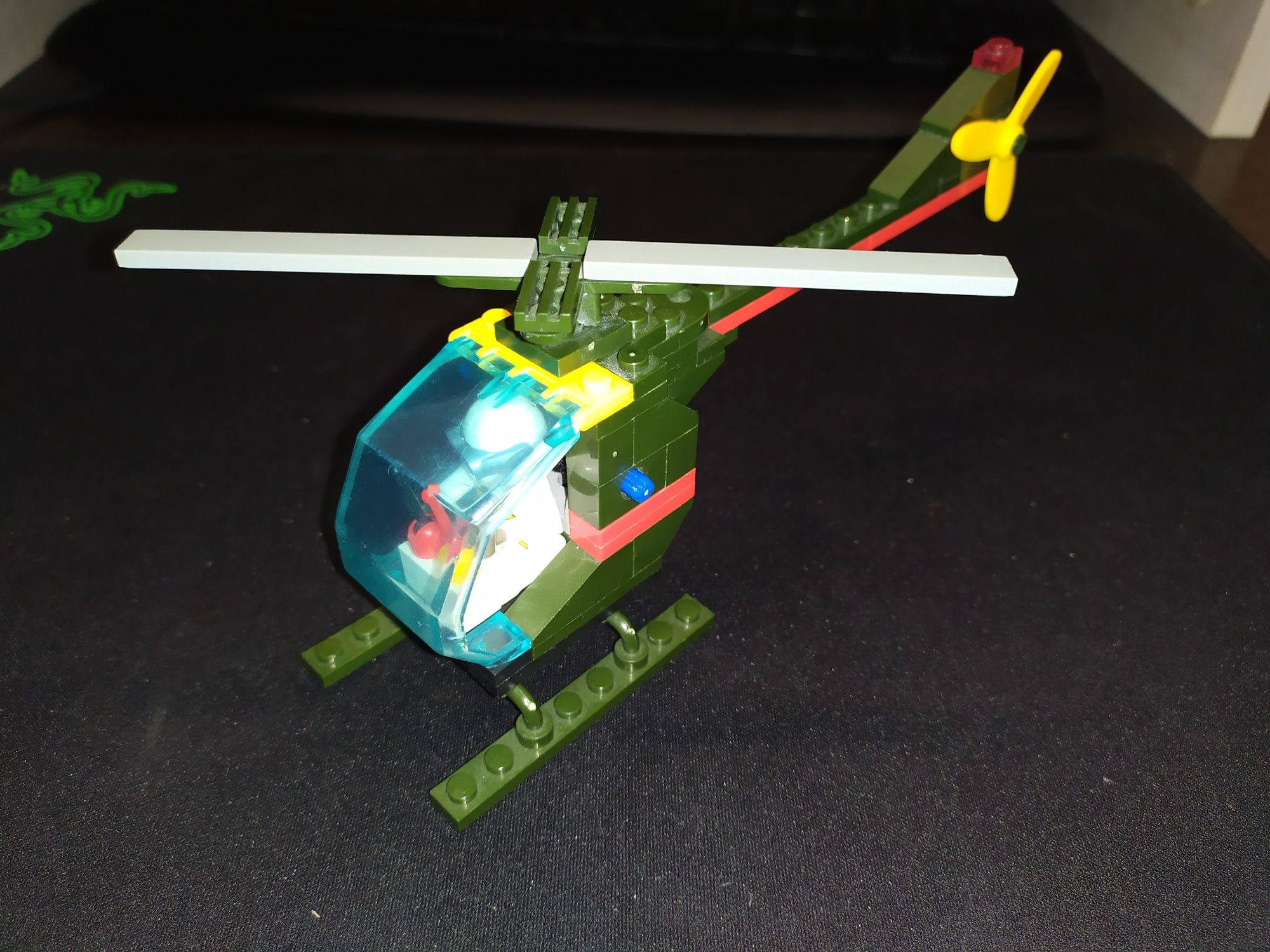 Вертолет с подъёмным крюком лего