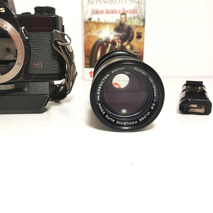 Czarna lustrzanka analogowa OLYMPUS OM 2N  Vivitar 70-150 3,8 + WINDER