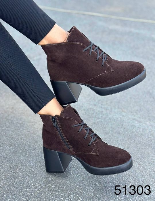 Жіночі шкіряні демісезонні черевики в кольорах