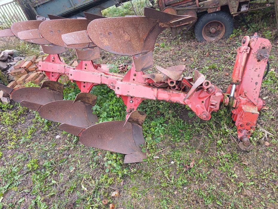 Pług 3 skibowy obrotowy, sadzarka do ziemniaków, rozsiewacz do nawozów