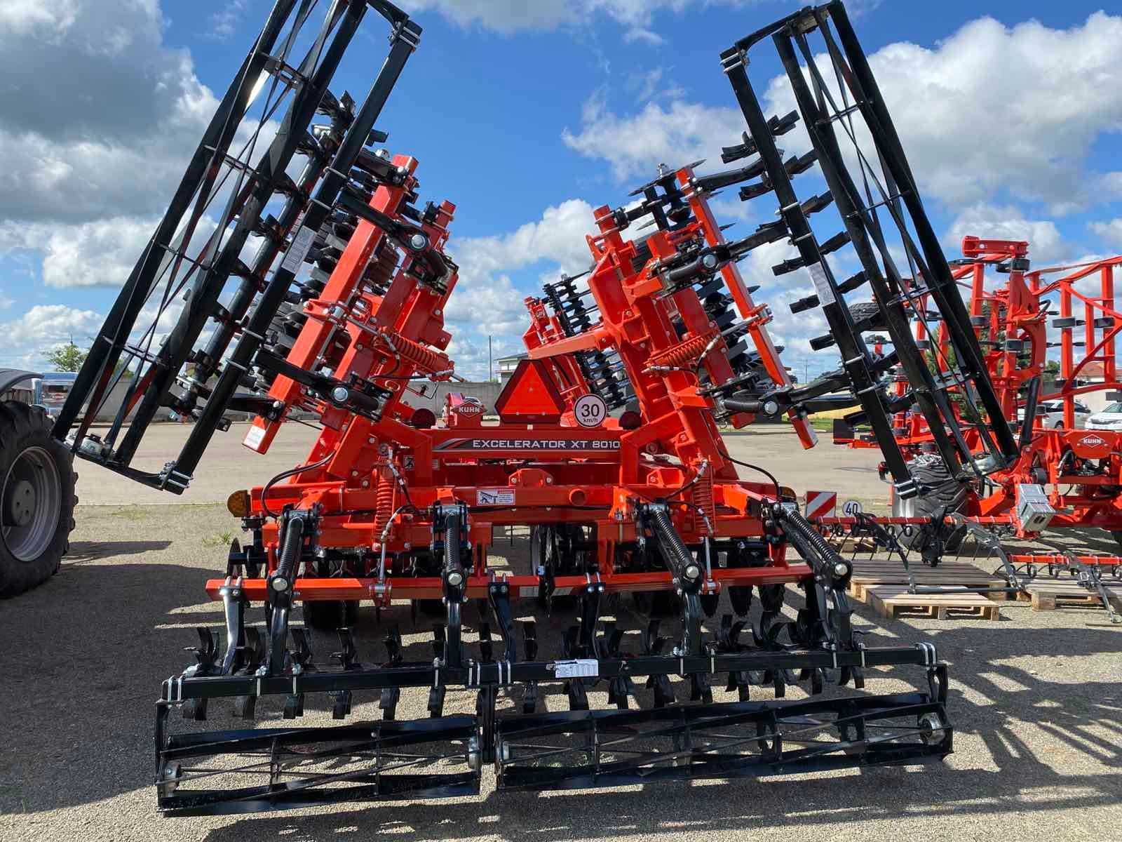 KUHN EXCELERATOR XT 8010 Вертикальний обробіток грунту