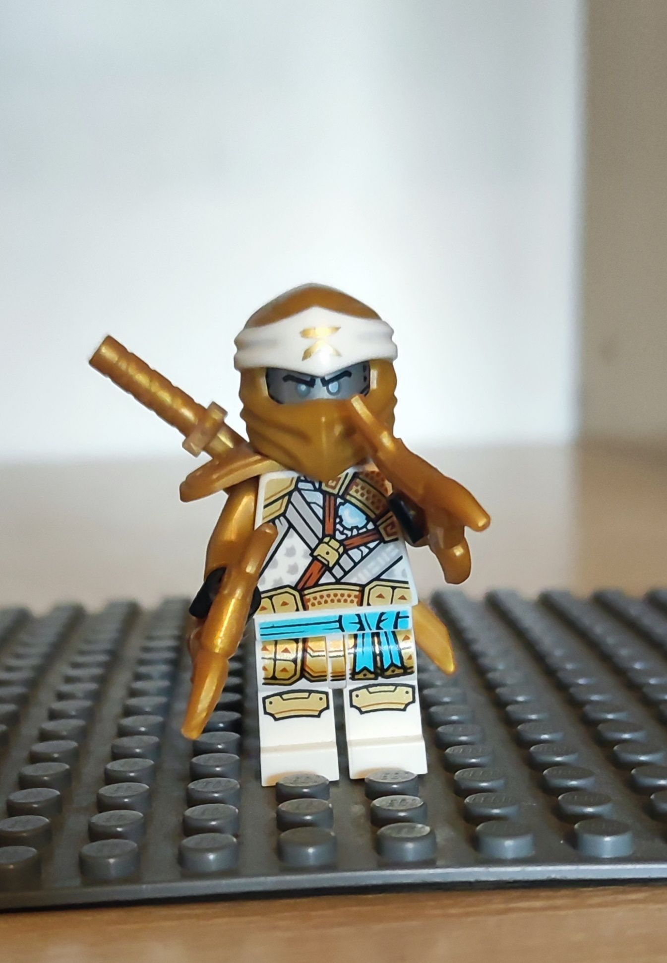Figurka LEGO Ninjago Złoty Zane njo760 + broń