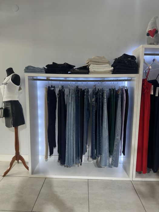 Regal bialy butik