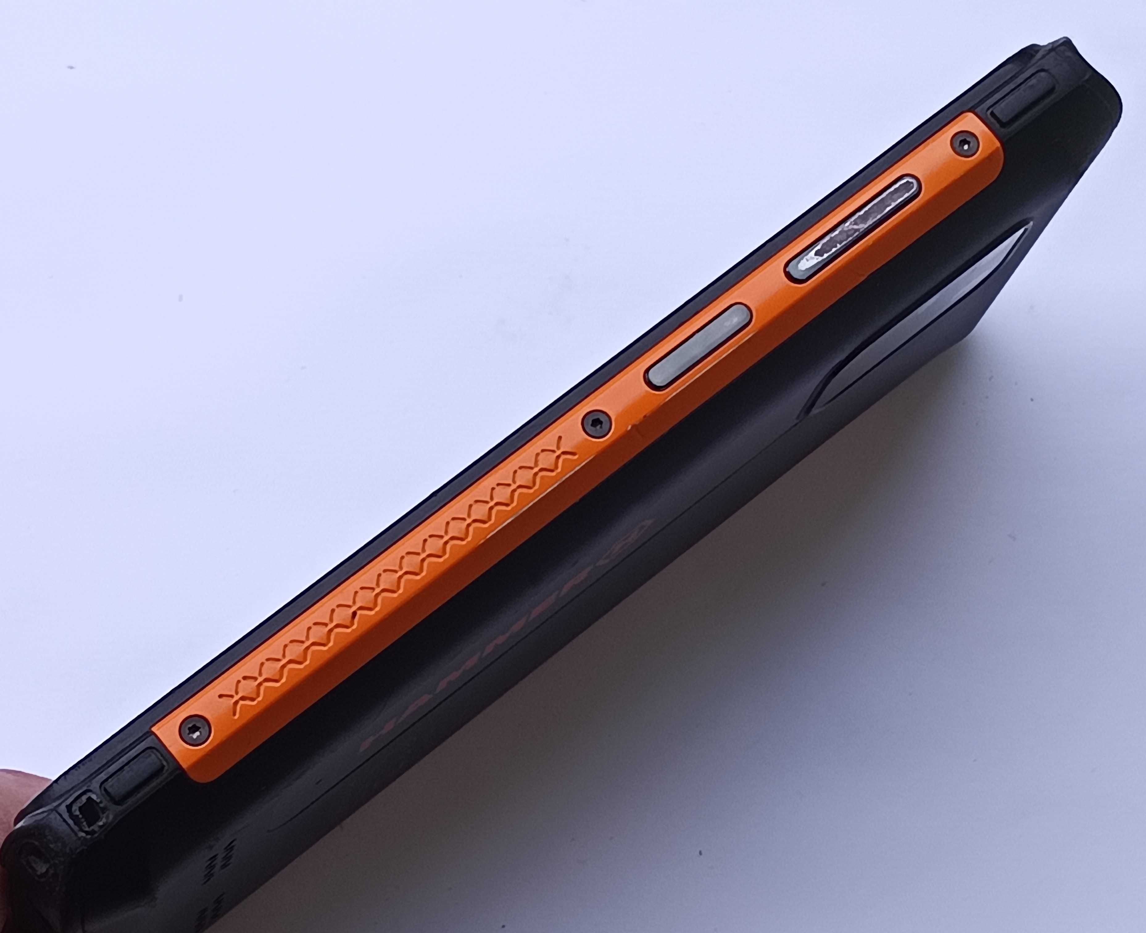 Hammer Iron 4 4GB/32GB Android 12 sprawny zestaw ekran bez rys