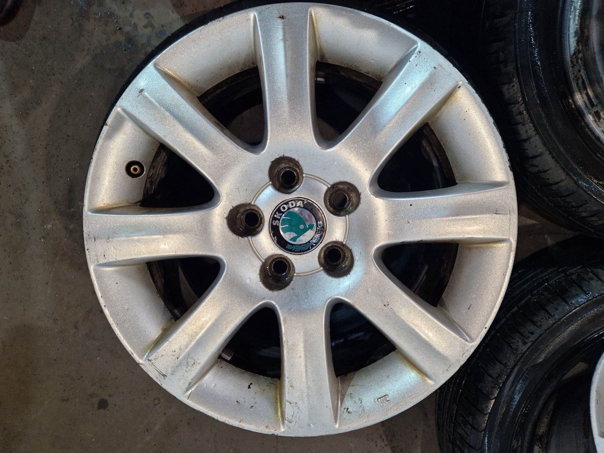 4x oryginalne felgi aluminiowe 15 cali Skoda 5X100