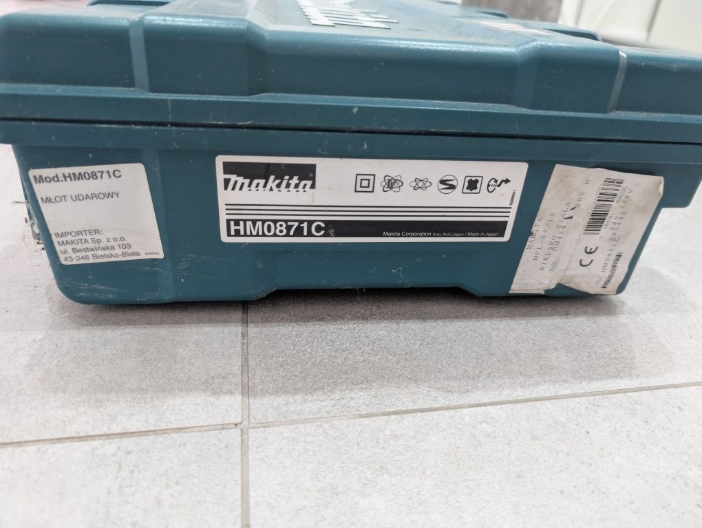 Młot udarowy Makita HM0871C