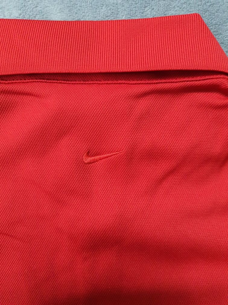 Nowa koszulka sporotwa Nike Fit Dry rozmiar xs kolor czerwony.