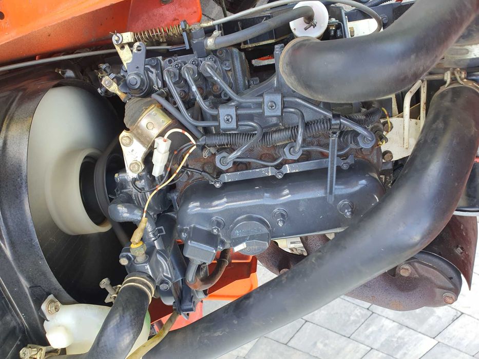 Kosiarka traktorek KubotaDiesel trzy cylindrowy zero turn4koła skretne