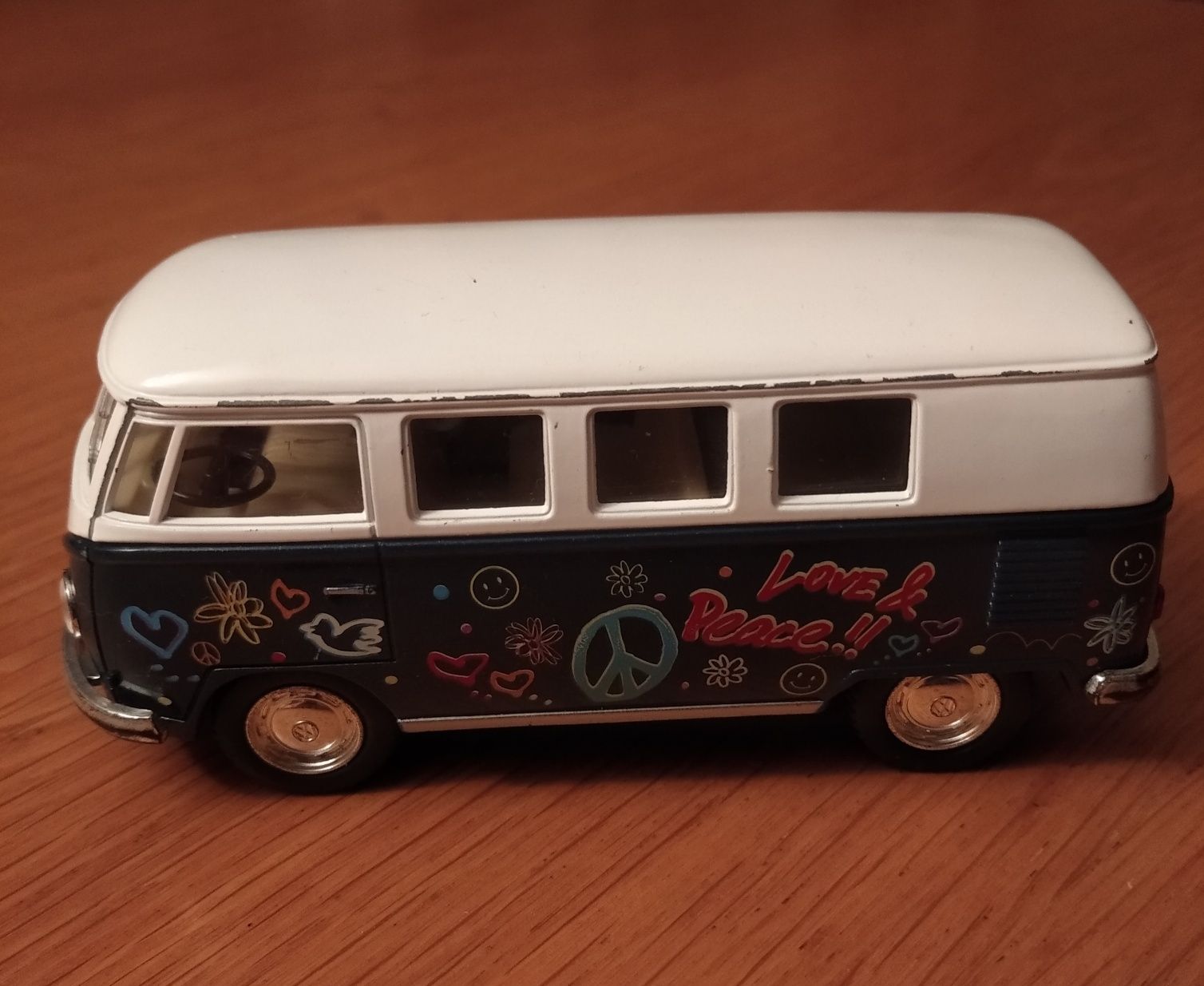 Масштабная модель (1:32) Volkswagen Classical bus (1962) 13 см