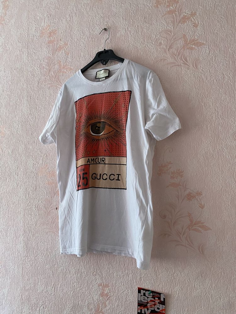 Футболка Gucci.