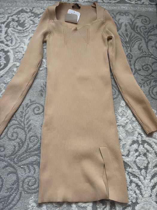 Плаття в рубчик з розрізом S