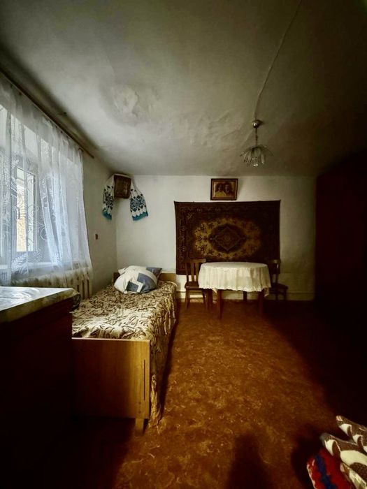 Окремостоячий будинок з великою землею