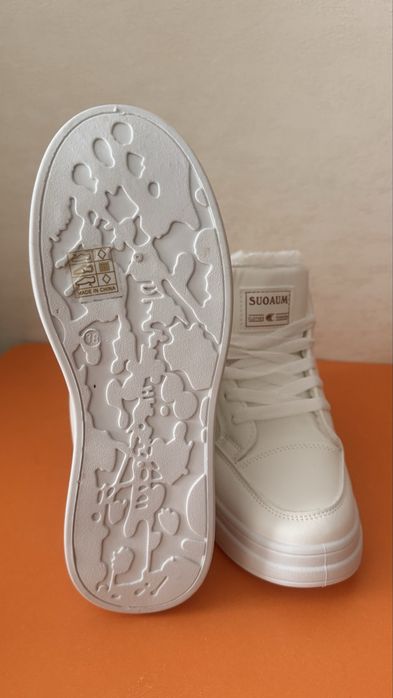 Кросівки жіночі високі