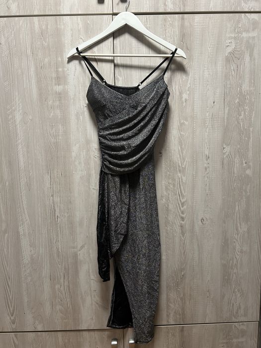 Sukienka z rozcieciem