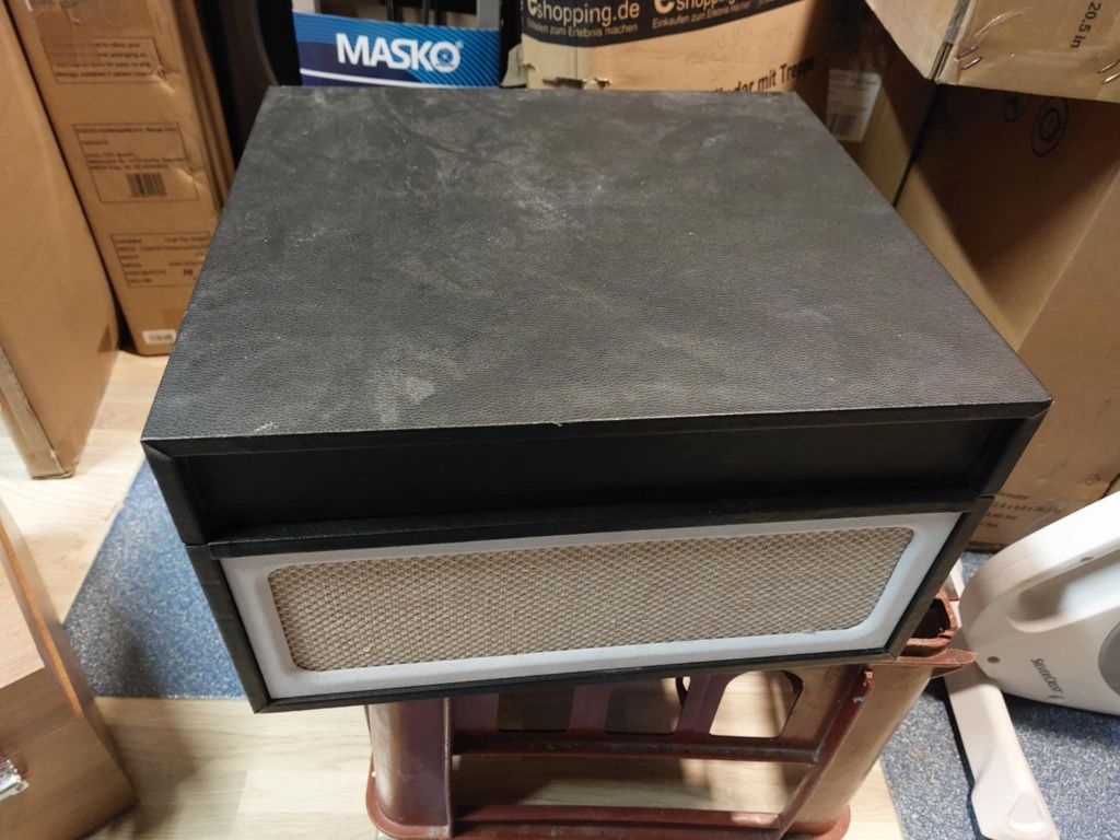 Gramofon walizkowy retro