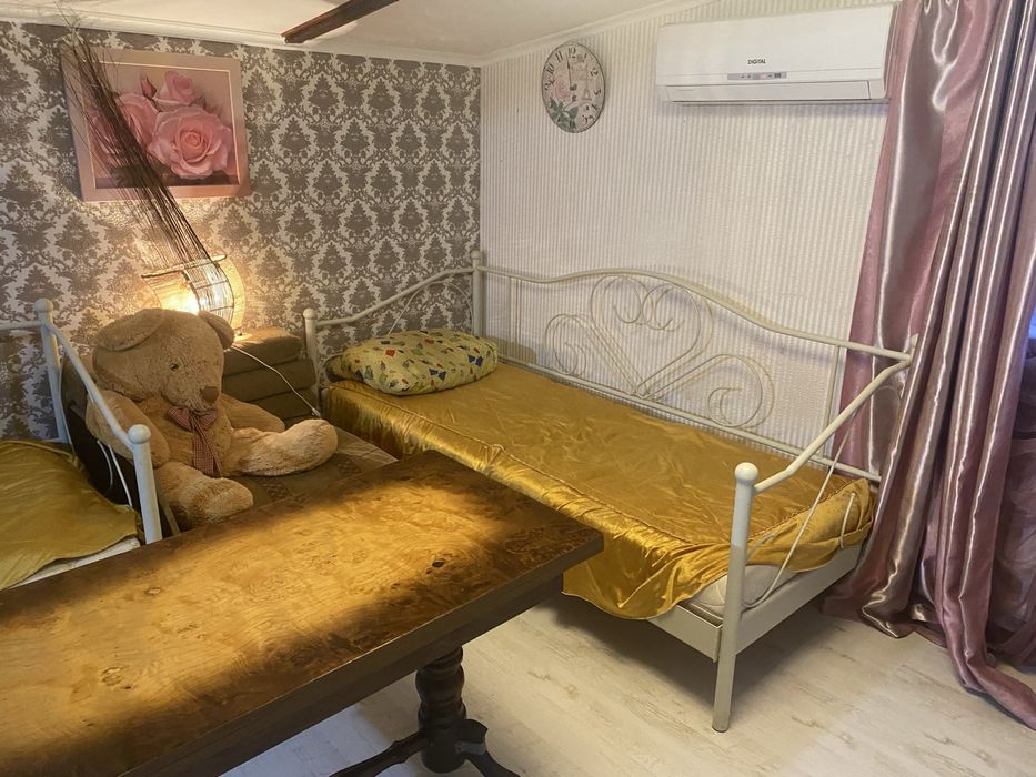 Здаєтьс в оренду кімната/квартира біля центру.