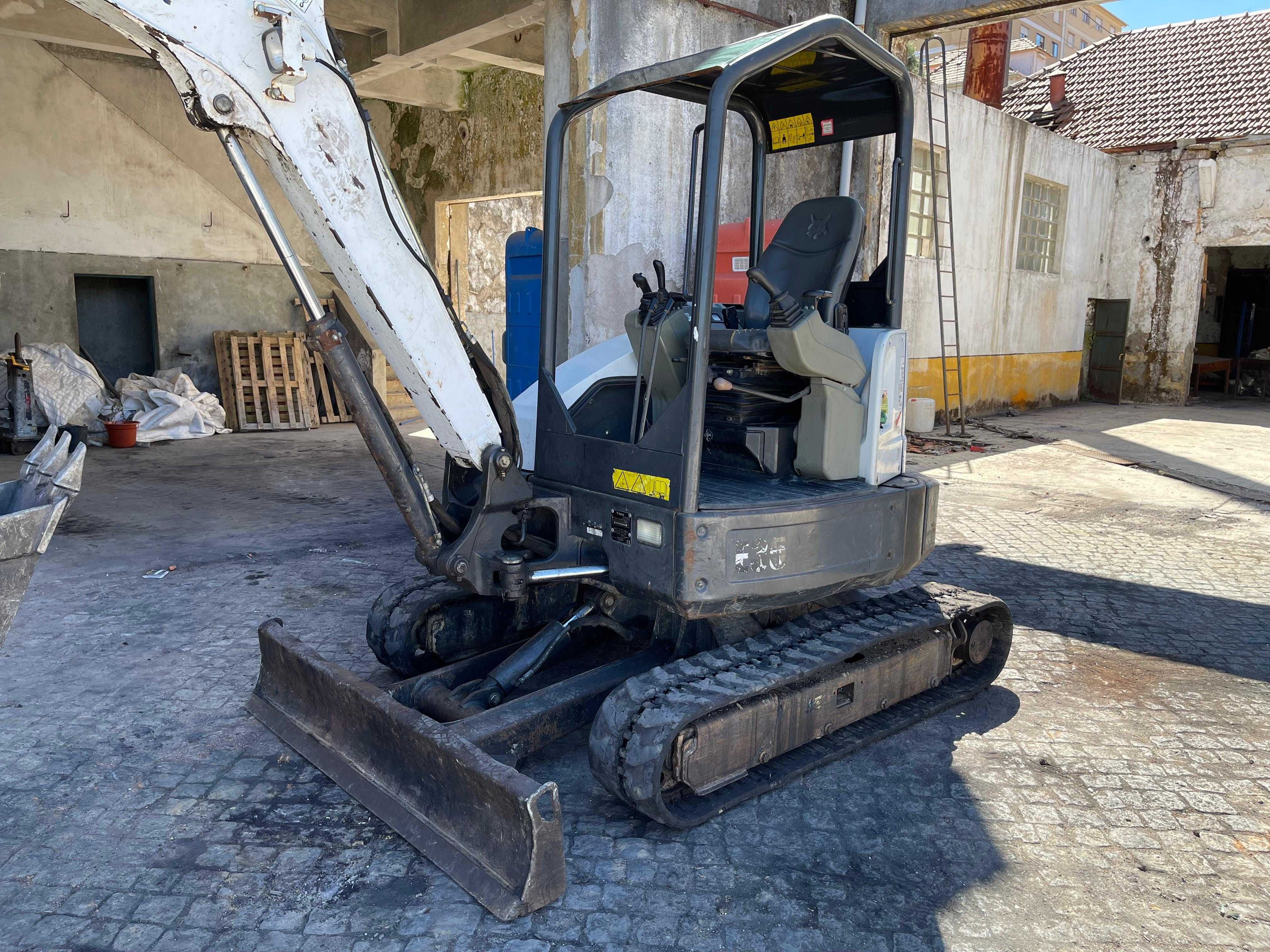 Vendo Bobcat E35 - 2011 | 3500Kg