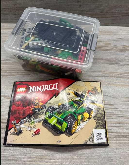 Конструктор LEGO Ninjago Автомобіль для перегонів Лойда