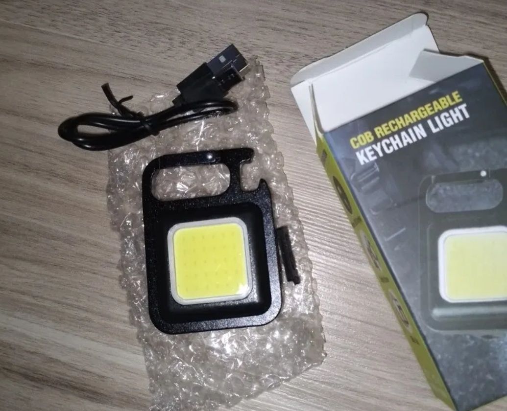 Mini lanterna Led recarregável por USB C