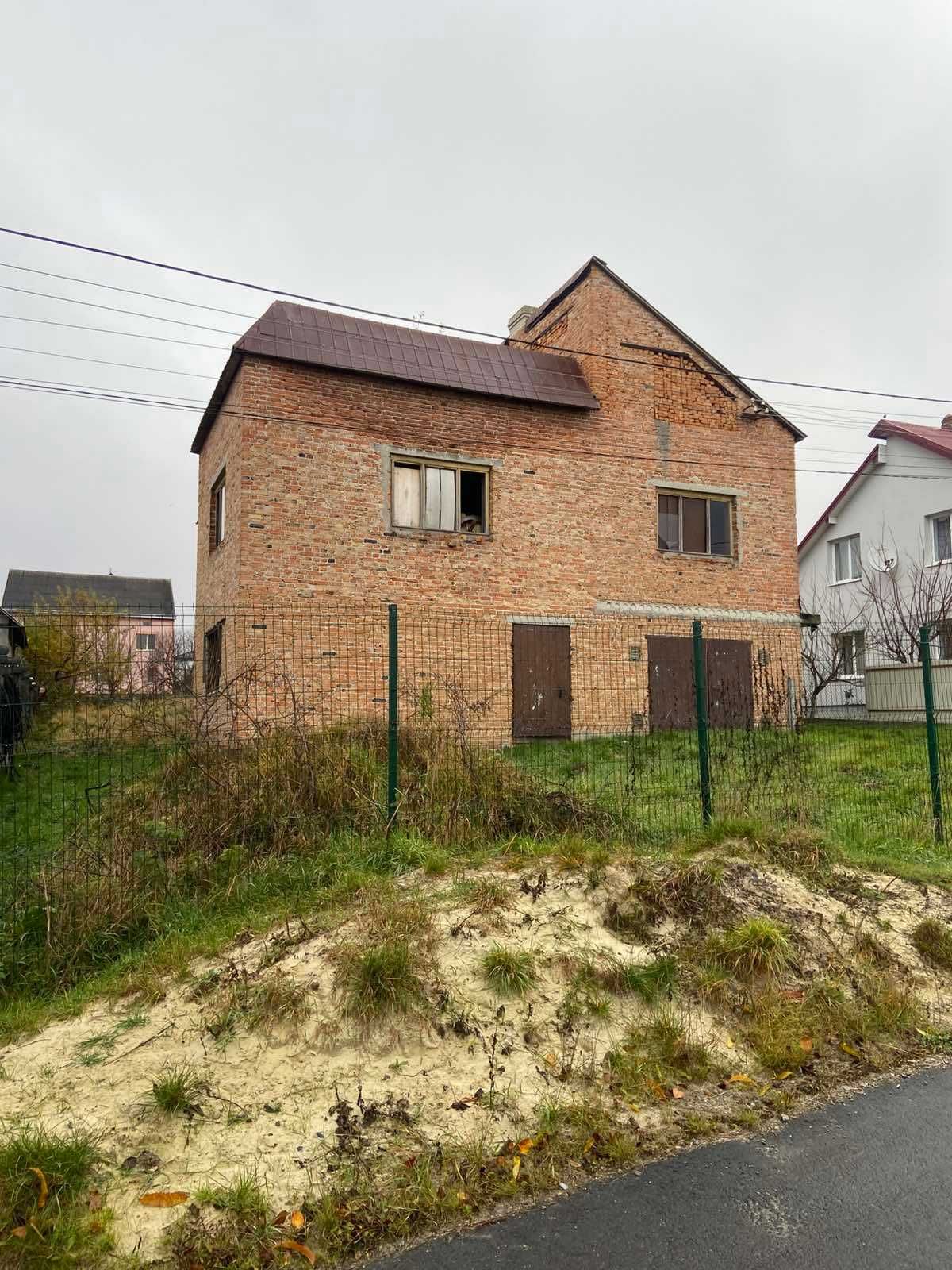 Продаж будинку в с.Зубра з ділянкою 10 сот.