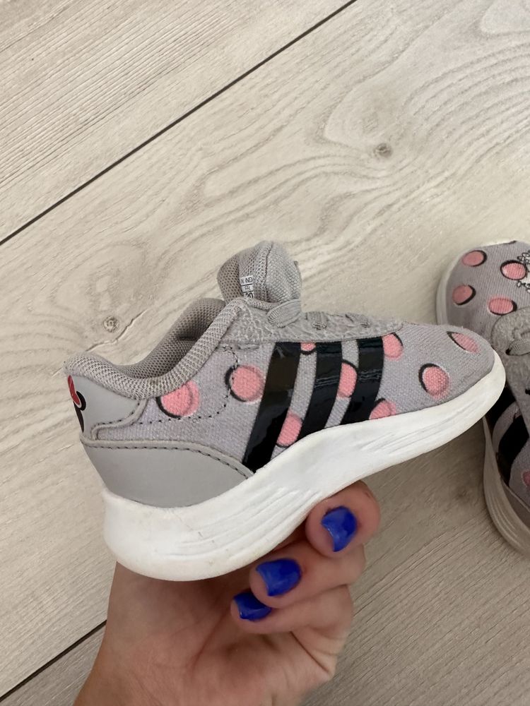 Кросівки Adidas дитячі 20 розмір для дівчинки