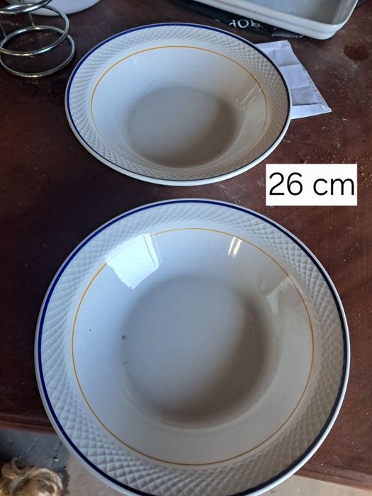 Dois pratos redondos porcelana