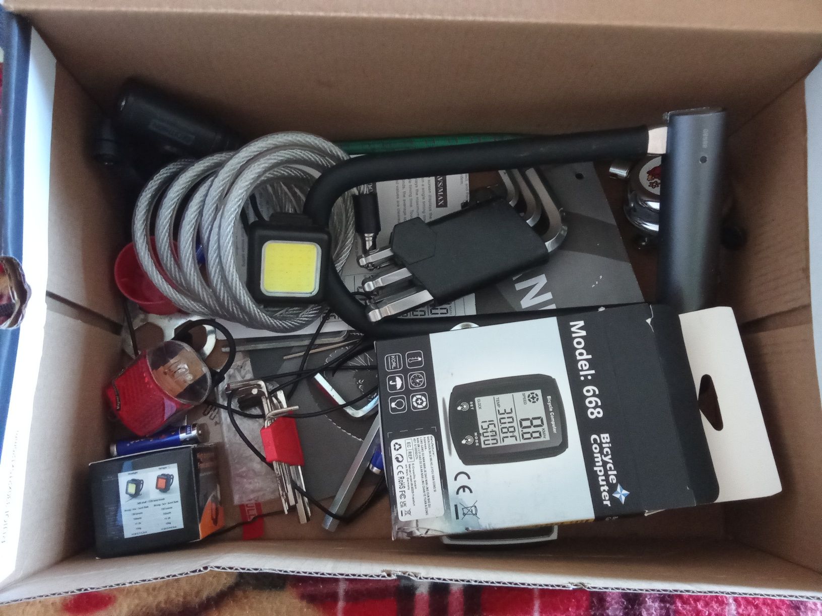 Vendo becicleta COMPLETA e com acessórios