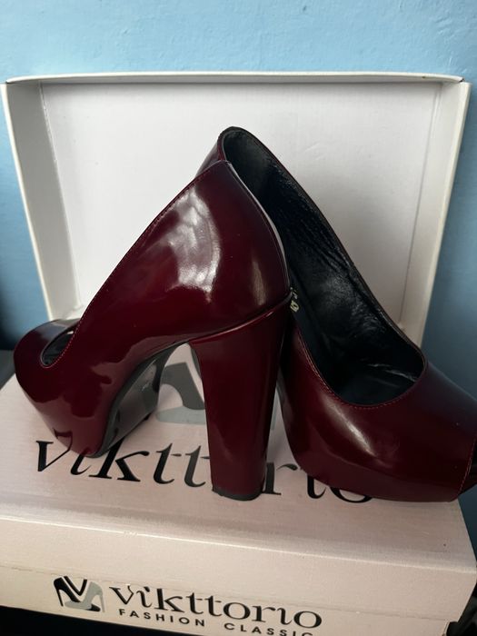 Жіночі туфлі лакові натуральні