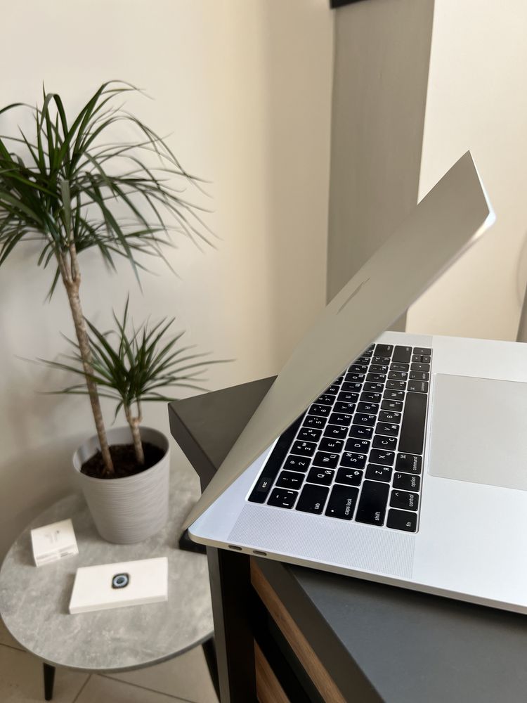 MacBook Pro 15 i7 2017 16/512gb Silver + Гарантія від магазину