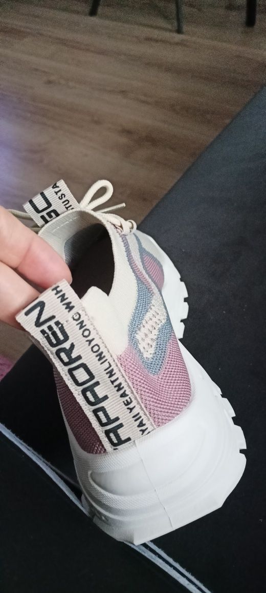 Buty sportowe tekstylne