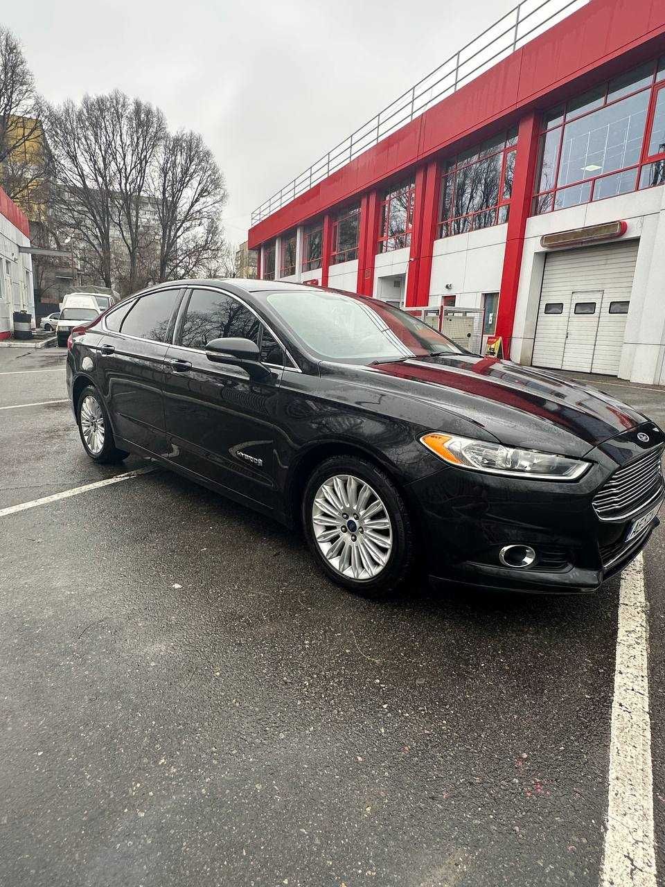 Ford Fusion Hybryd 2013 Рік