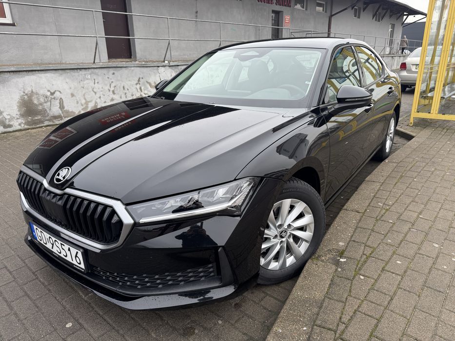 Wynajem SKODA SUPERB 2025r Wypożyczalnia Samochodów Carfar